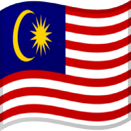 赤と白の縞模様を持つマレーシアの国旗が、白い背景を背景に優しくたなびき、その独特なデザインを際立たせています。